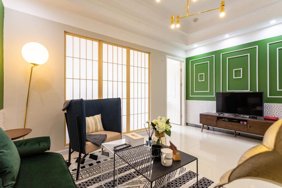 Wuhan Hongshan-Guanggu Square- Locals Apartment 00157650 Exterior foto