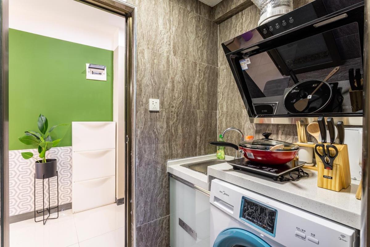 Wuhan Hongshan-Guanggu Square- Locals Apartment 00157650 Exterior foto